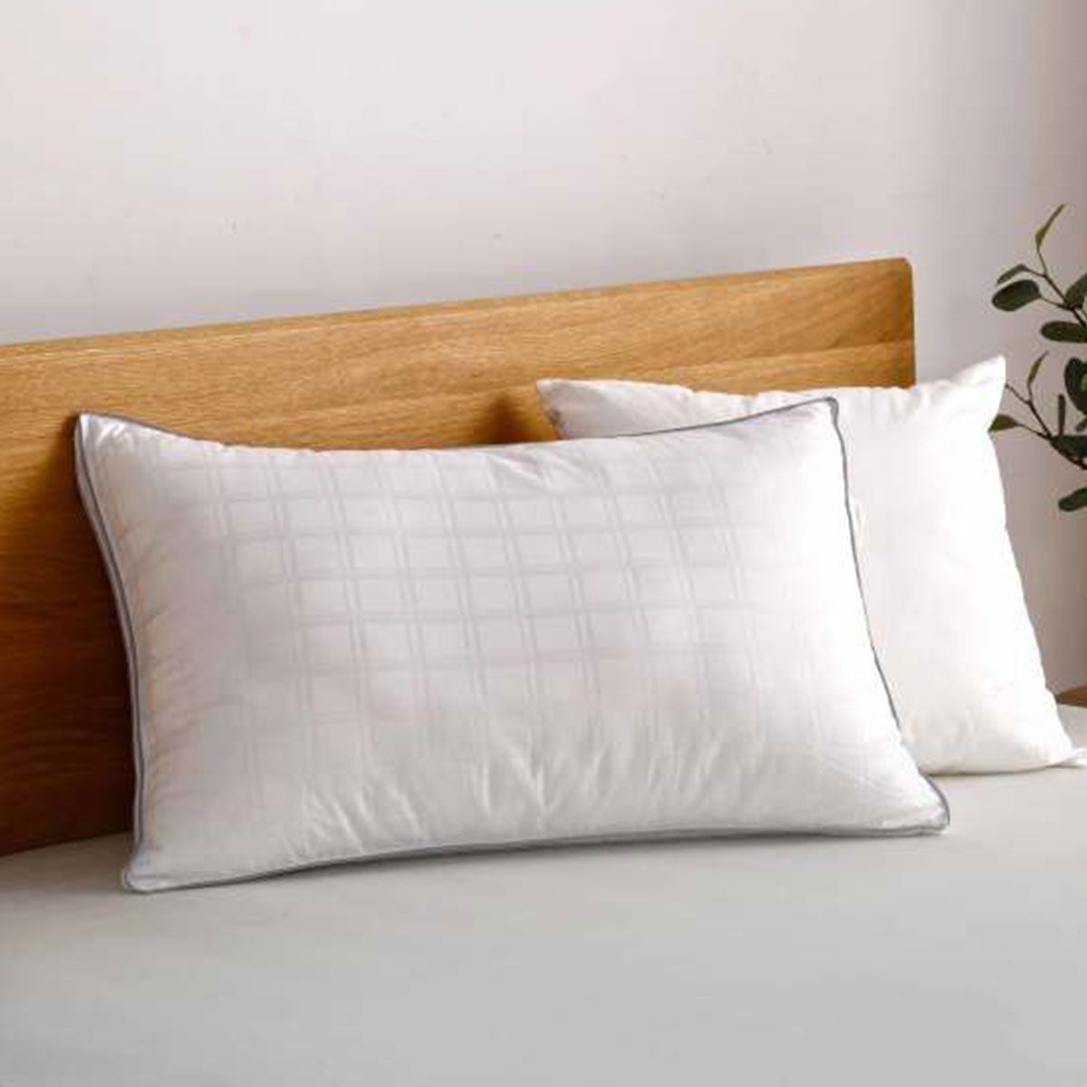 Deluxe Hotel Standard Pillow Soft 45 x 70 cm by Accessorize