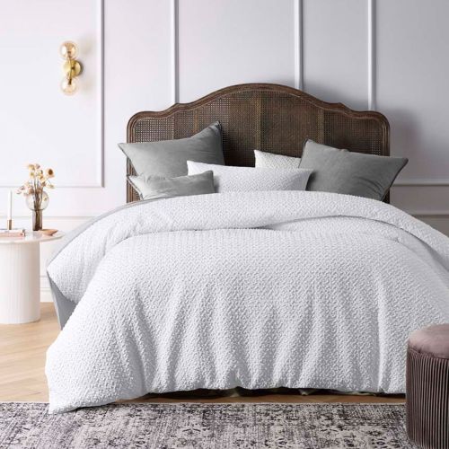 Dotty Clip White Jacquard Quilt Cover Set by Accessorize