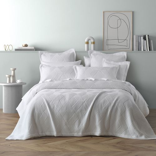 Cassiano White Polyester Jacquard Coverlet Set by Bianca