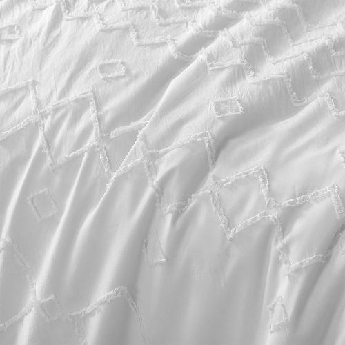 White Zig Zag Super Soft Tufted Quilt Cover Set by Big Sleep
