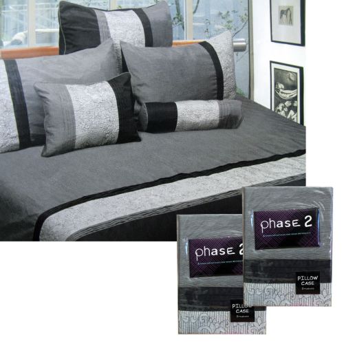 Pair of Manhattan Standard Pillowcases 48 x 73 cm by Phase 2